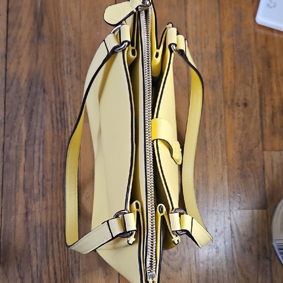 EUC Beautiful Guess Tropical Yellow Shoulder Crossbody Tote Bag Vacation Ready - Picture 5 of 13